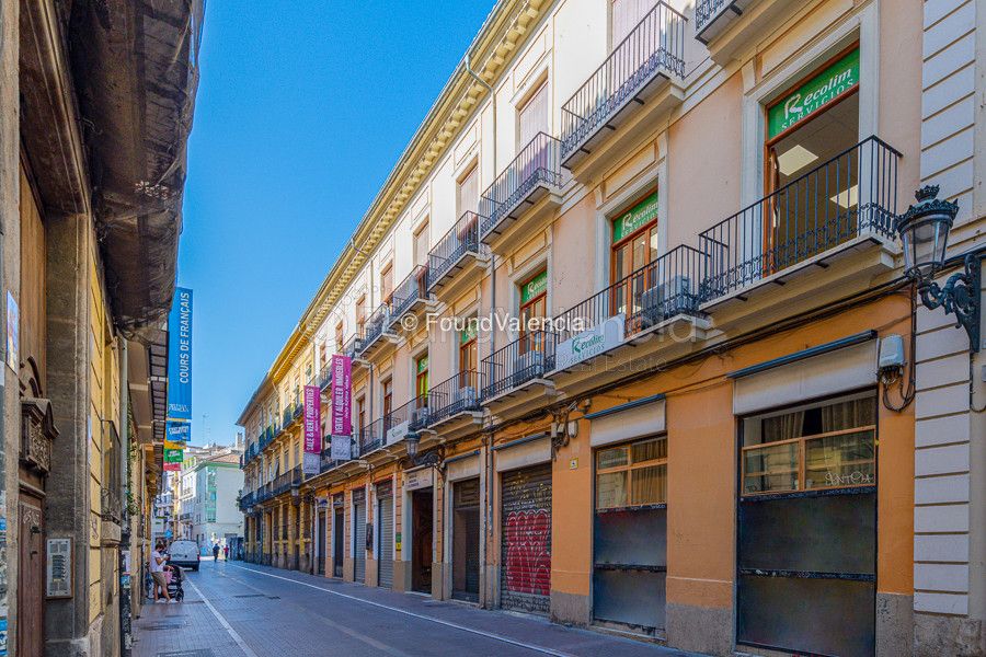 Building for sale in the historic centre of Valencia City