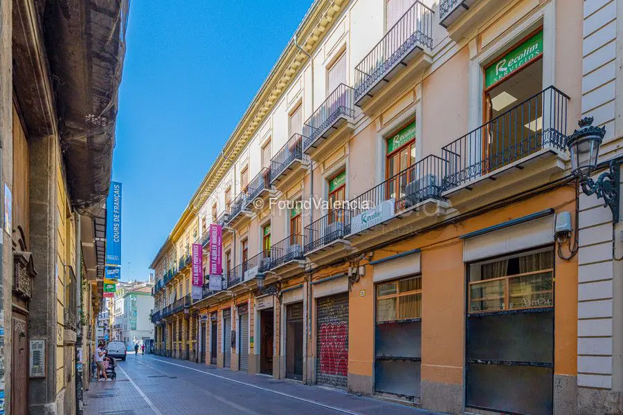 Building for sale in the historic centre of Valencia City