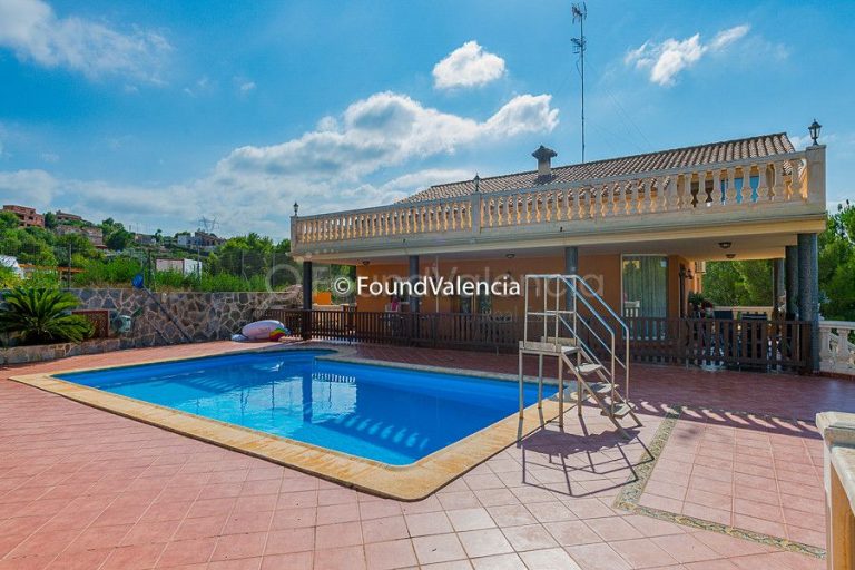 Villa with breathtaking views in Alberique Valencia