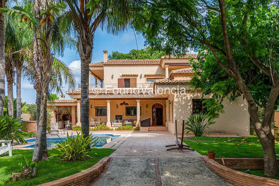 Luxury property for sale 25 minutes from Valencia