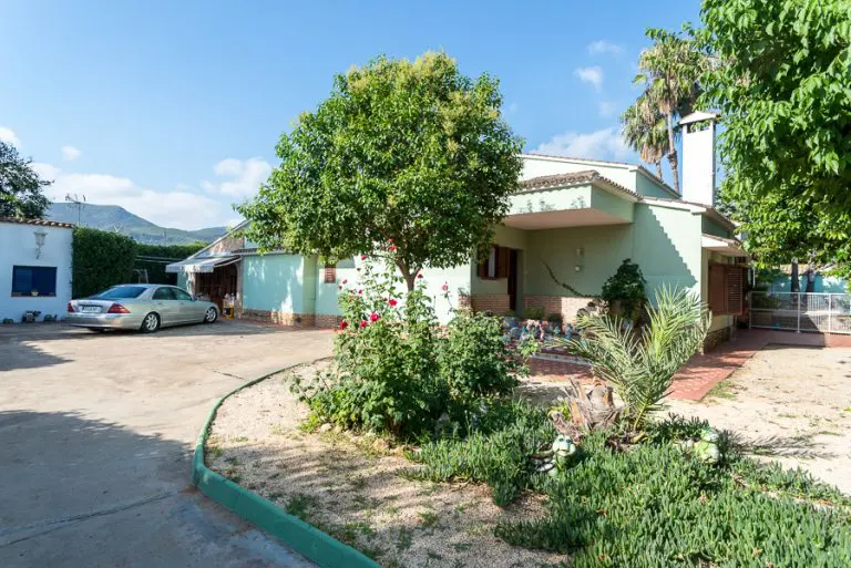 Unique property with its own stables in Canals, Valencia