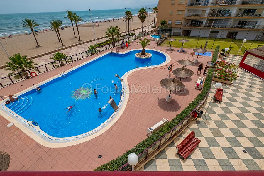 Spectacular 260 m2 flat right on the beachfront, Cullera.