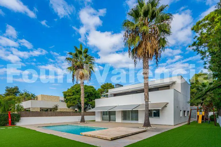 Beautiful property in Santa Bárbara Rocafort Valencia