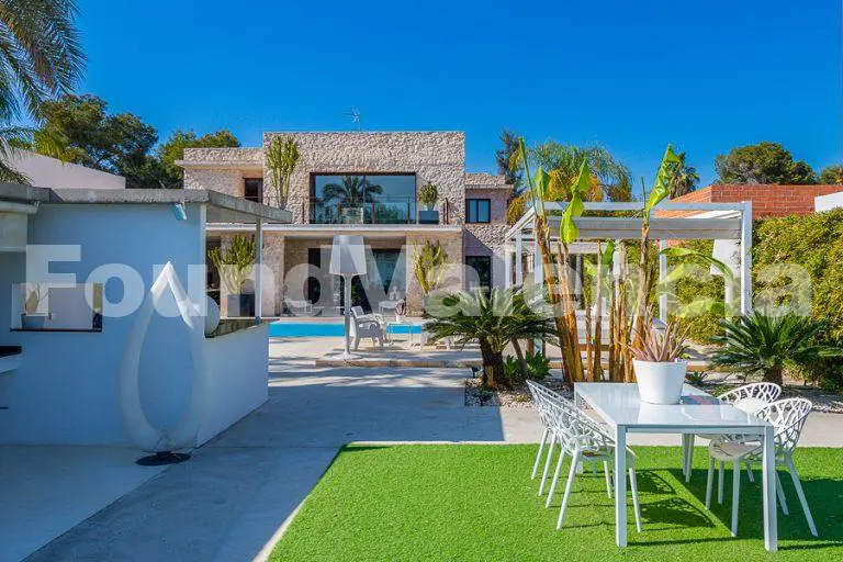 Luxury villa for sale in La Cañada,Valencia