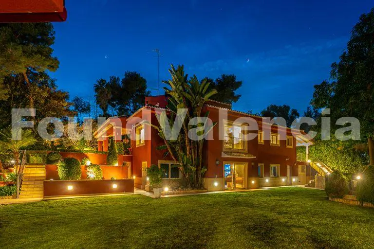 Exclusive luxury property in Santa Bárbara,Rocafort,Valencia