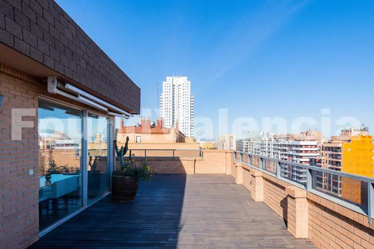 Duplex Penthouse with 120m2 terrace in Valencia city.