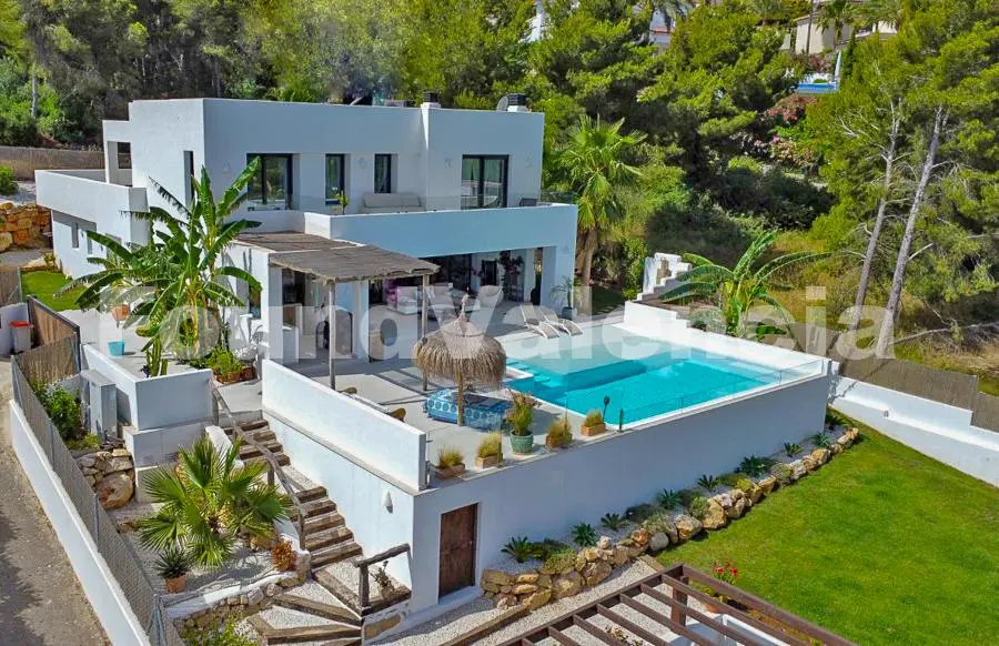 A dream villa with panoramic views in Javea