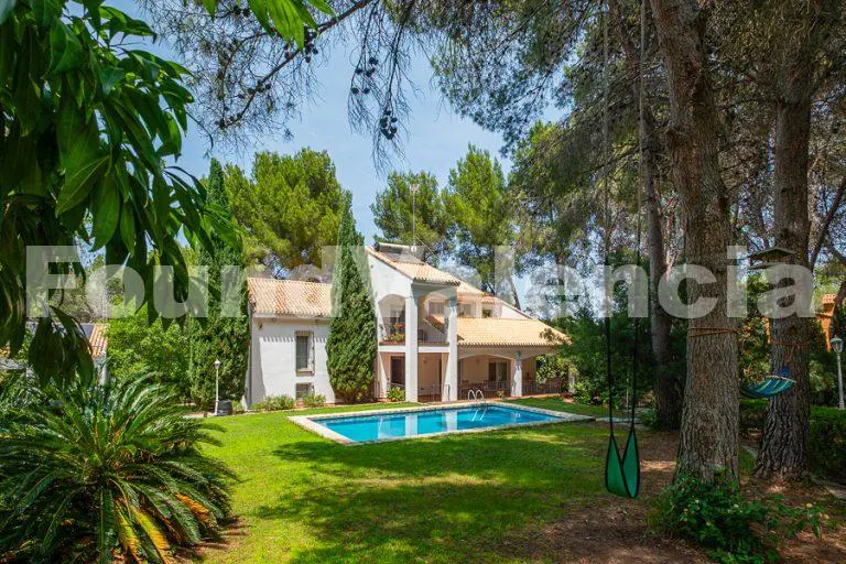 Elegant Family Villa with Total Privacy and Double Plot
