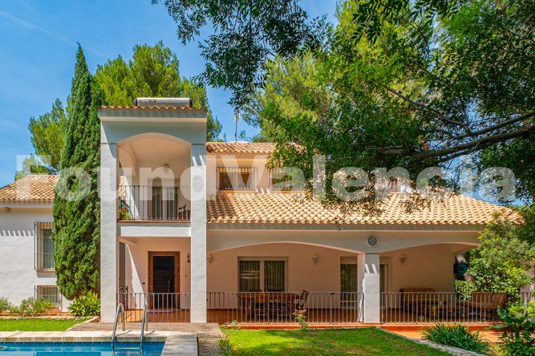 Elegant Family Villa with Total Privacy and Double Plot