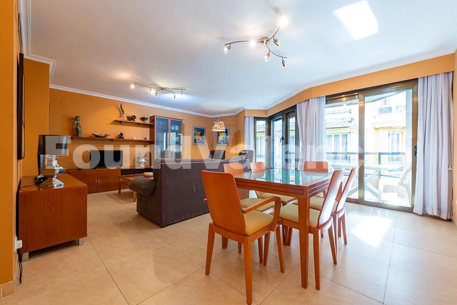 Charming Apartment in the Historic Center of Valencia, Steps Away from the Town Hall Square
