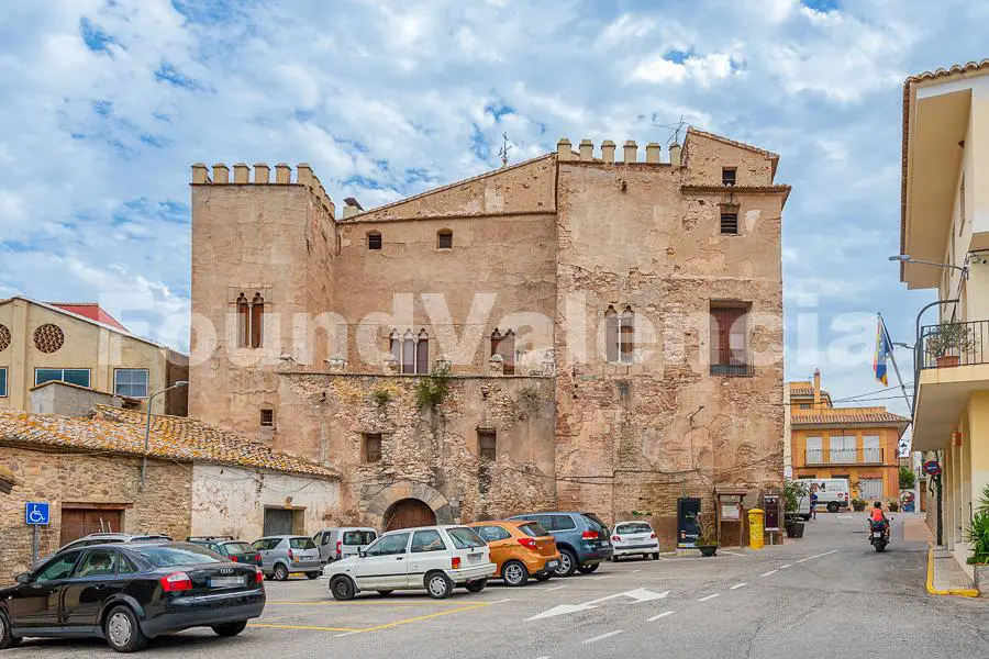 Castle Palace of Albalat de Taronchers: Historical and Architectural Gem in la Comunidad Valenciana