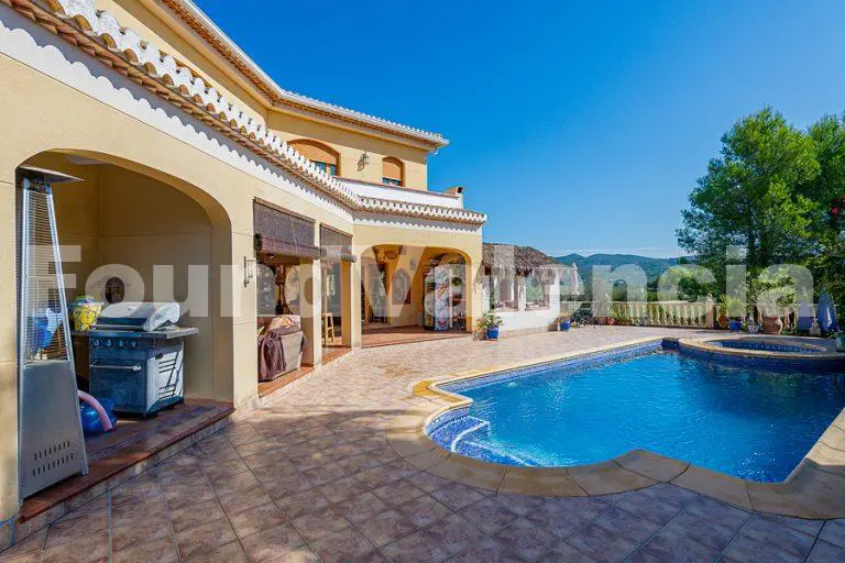 Villa + guest house close to Gandia beach