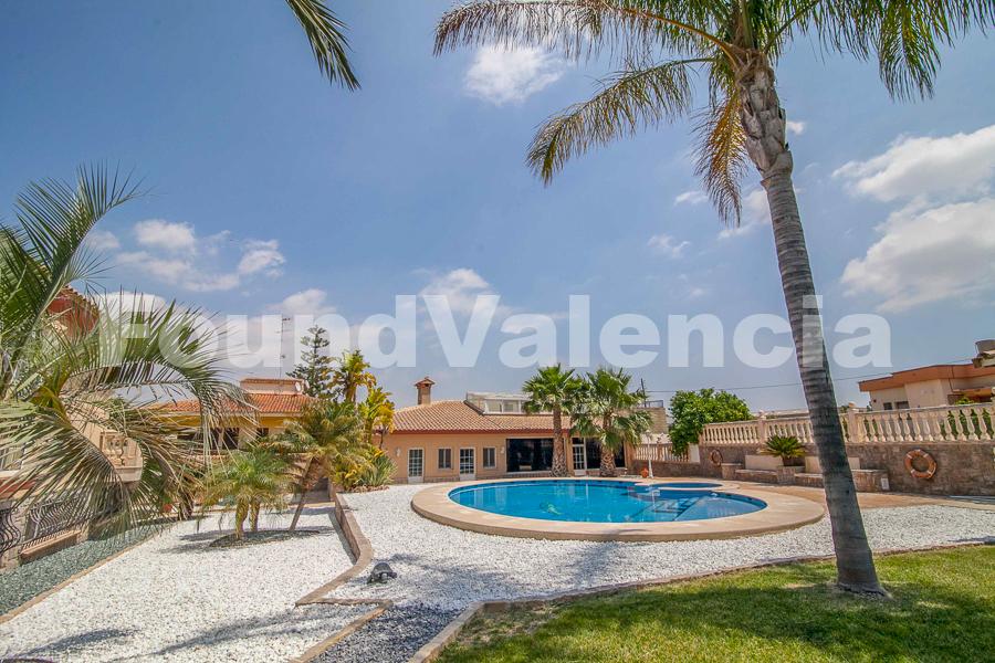 Large 600m2 Luxury home for sale, 25 minutes from Valencia city