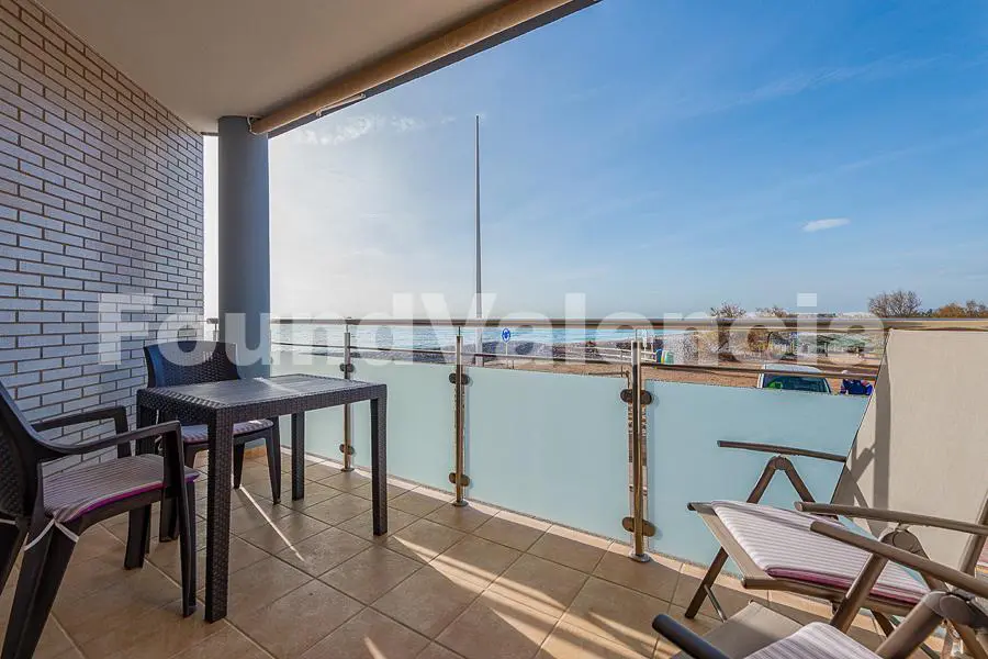 Apartment for sale on the first line of the beach in Moncofar Castellon.