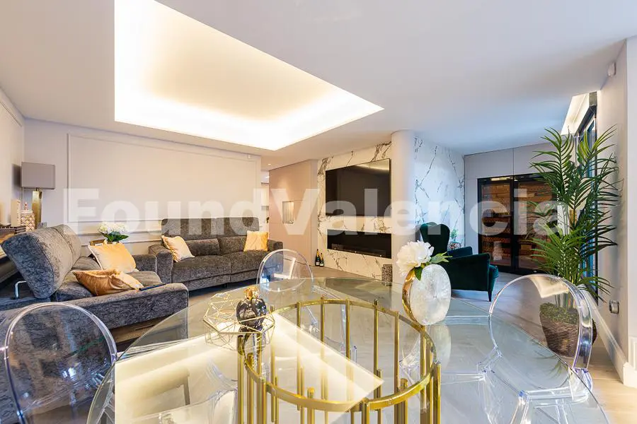 Luxury penthouse 10 minutes from centre of Valencia