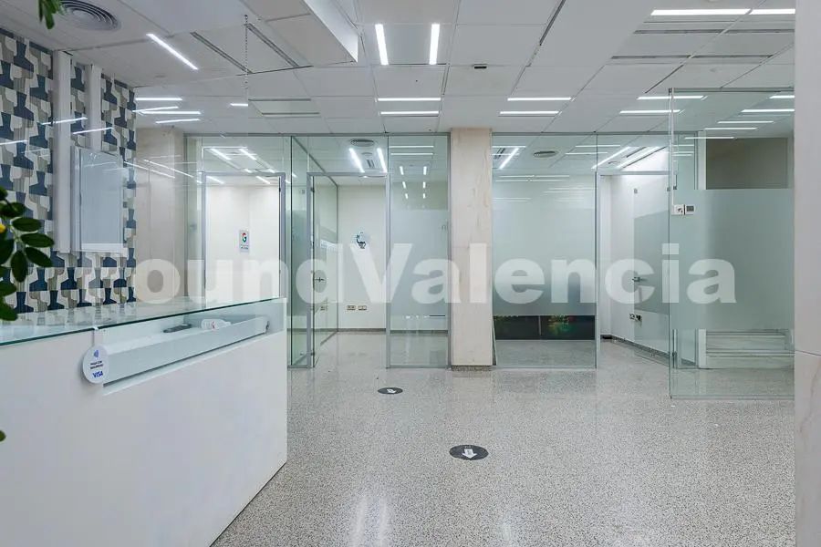 Investment Opportunity: Spacious Commercial Property in Valencia