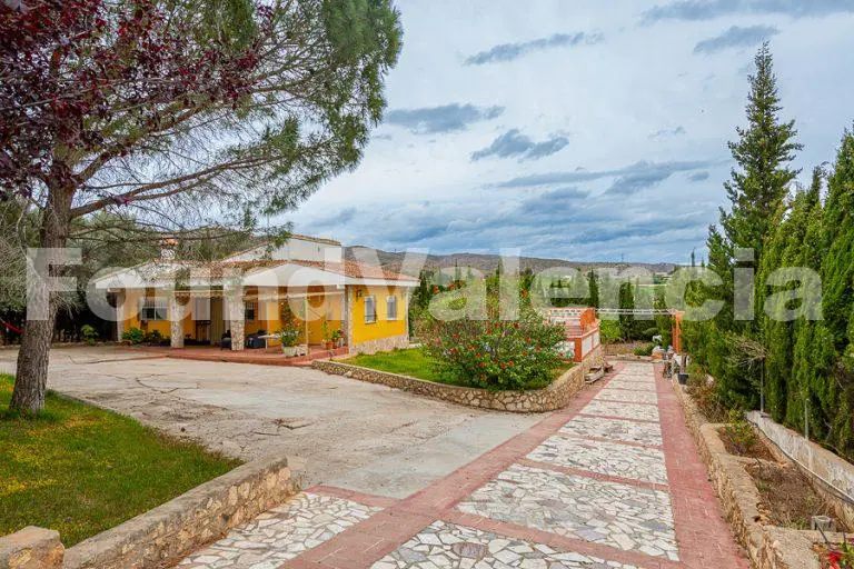 Single-story residence in San Cristóbal, Alberic