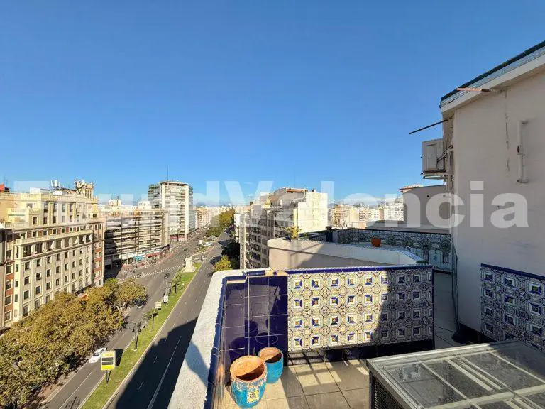 Bright penthouse with two terraces and open views in the heart of Valencia