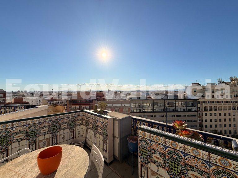 Bright penthouse with two terraces and open views in the heart of Valencia