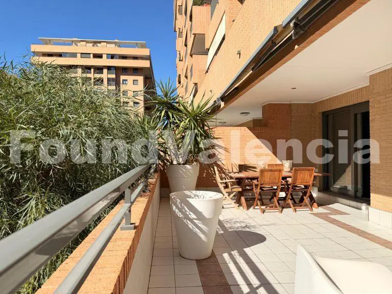 Spacious Ground Floor Apartment in La Patacona with Parking and Terraces