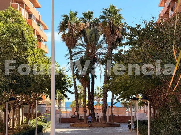 Spacious Ground Floor Apartment in La Patacona with Parking and Terraces