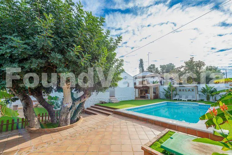 Fully renovated in 2024 and located in La Eliana,