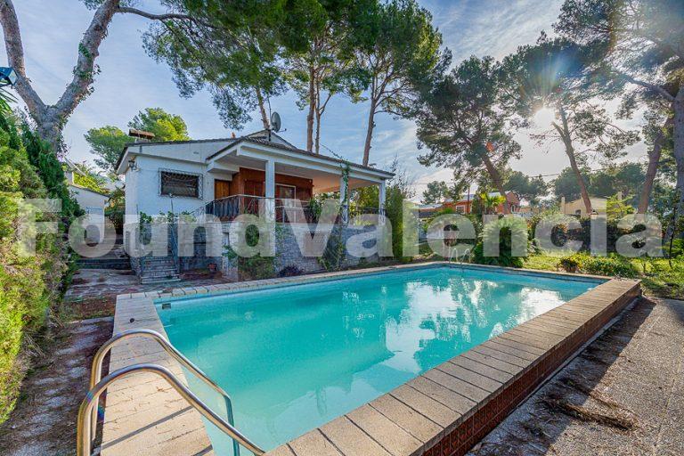 Property in need of renovation for sale in La Eliana