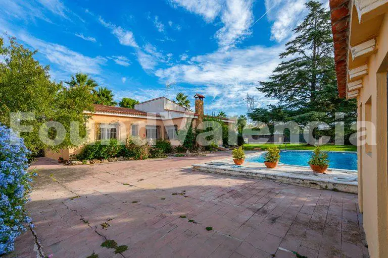 Charming Single-Story Villa in La Eliana, Valencia