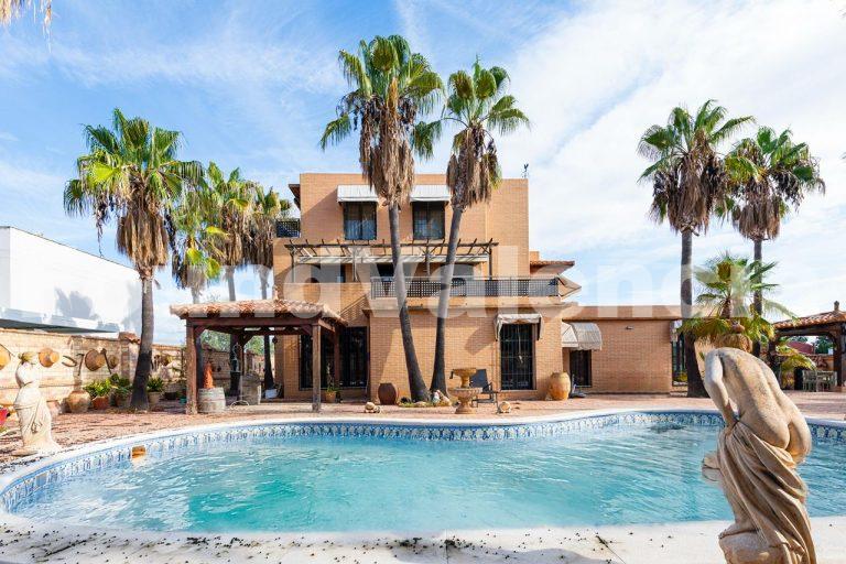Stunning property in Torre en conill, Valencia
