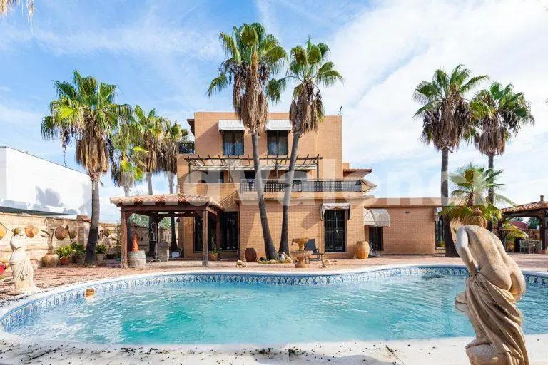 Stunning property in Torre en conill, Valencia