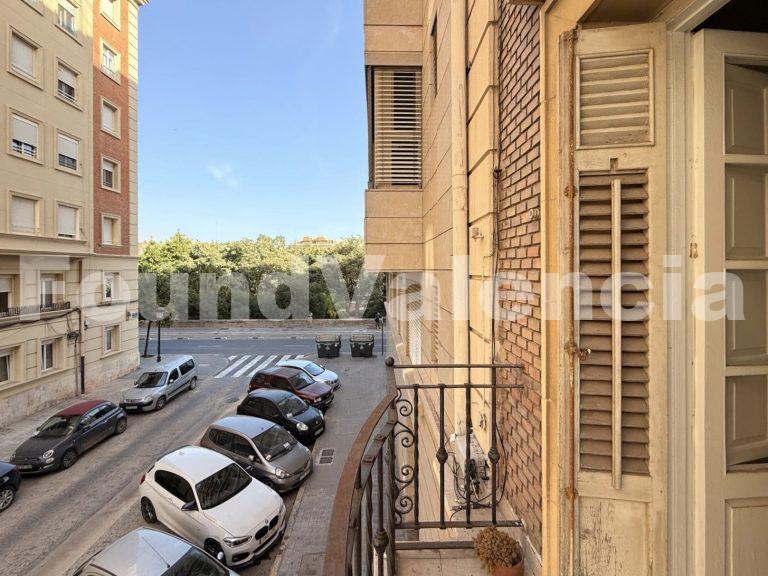 Unique Opportunity: Exterior Apartment to Renovate in the Heart of Valencia