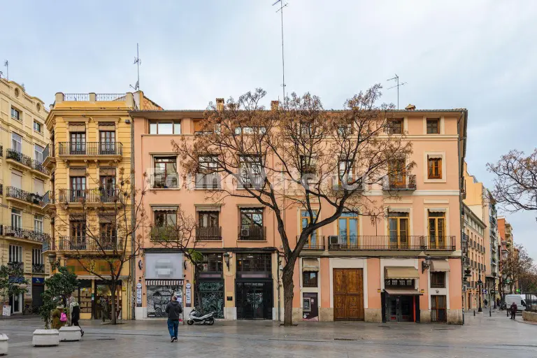 Office for Rent with Exclusive Views of the Torres de Serrano