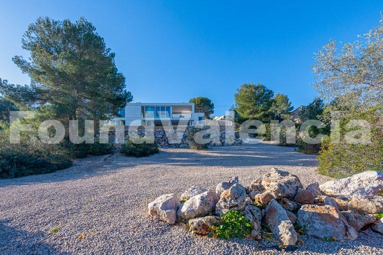 Exclusive Turnkey Home with Stunning Views in San Cristóbal, Alberic