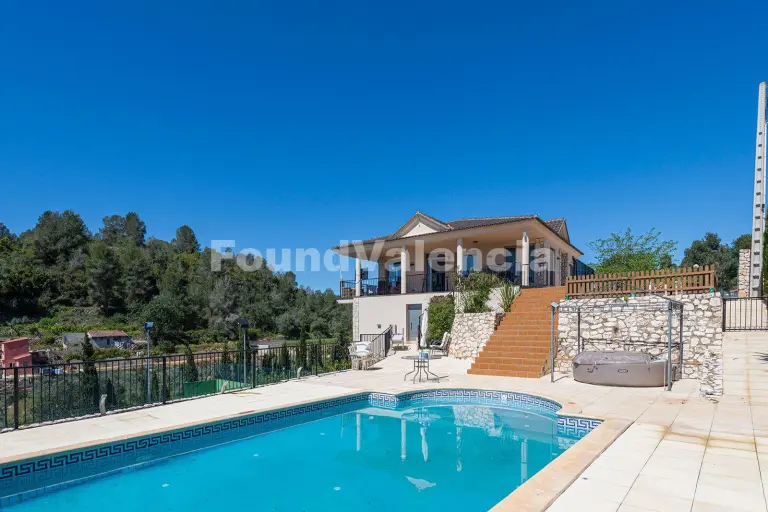 Nature, views and tourist potential just minutes from Chella