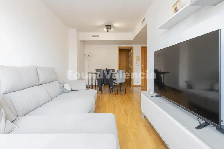 Investment opportunity: rented apartment with solid return in Manises
