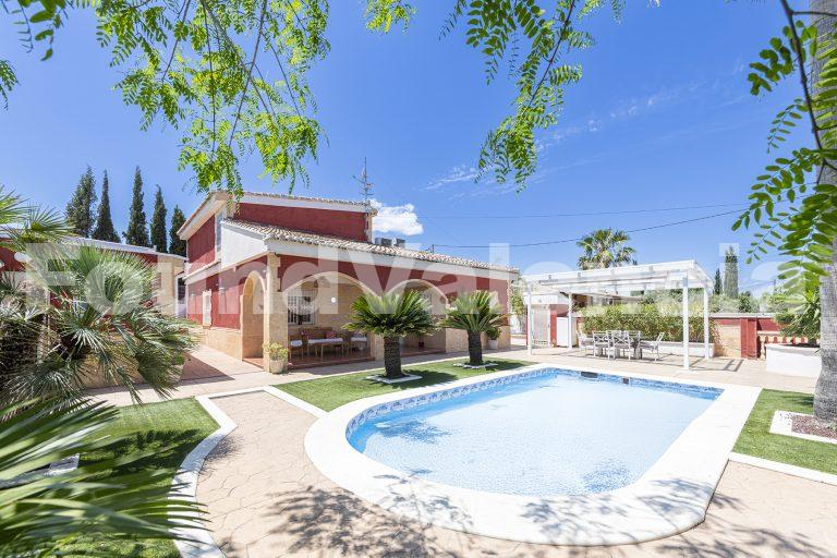 Exclusive Detached Villa with Views of the Sierra Calderona in Bétera