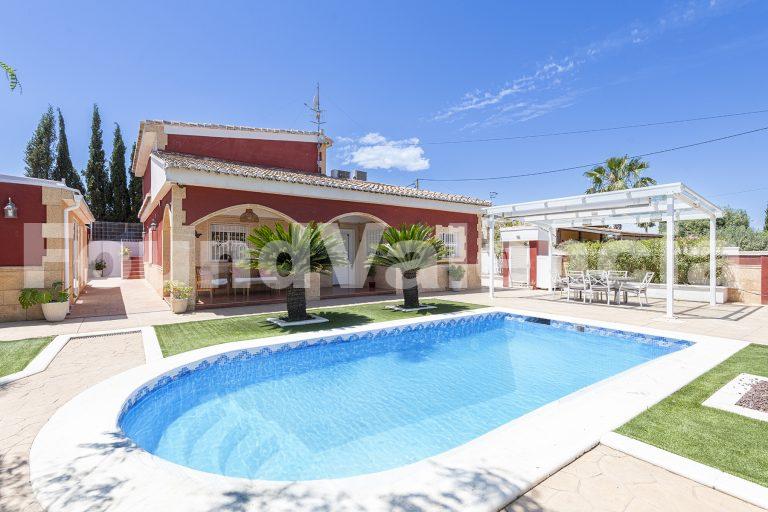 Exclusive Detached Villa with Views of the Sierra Calderona in Bétera