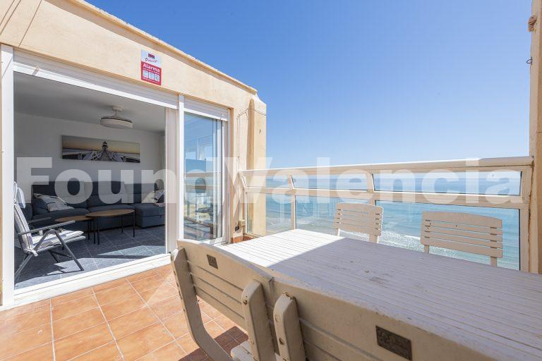 Penthouse with Terrace and Sea Views in El Perellonet, Valencia
