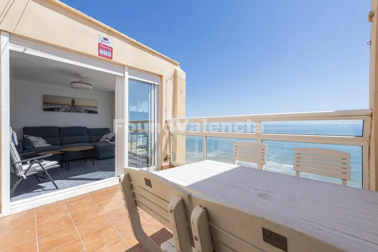 Penthouse with Terrace and Sea Views in El Perellonet, Valencia