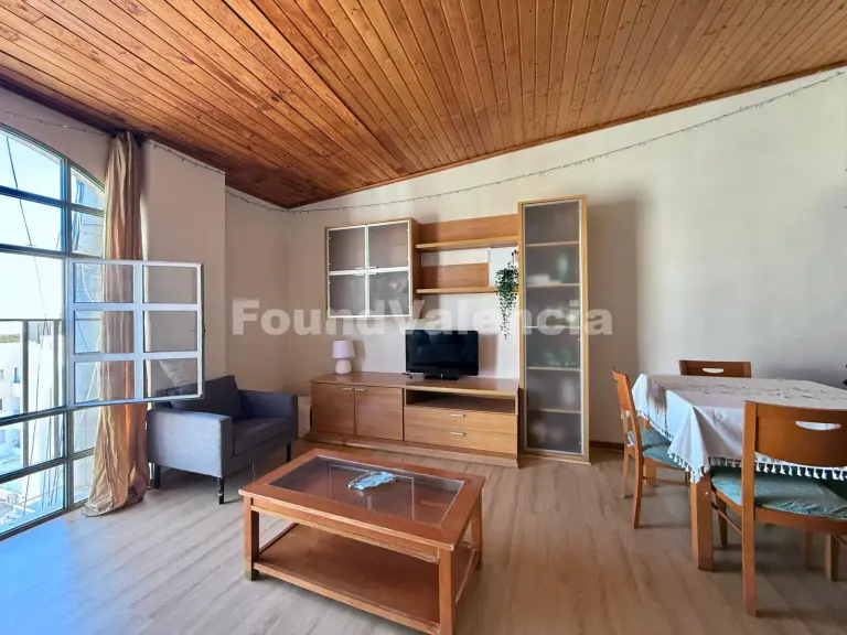 Bright short-term rental on Comte de Altea