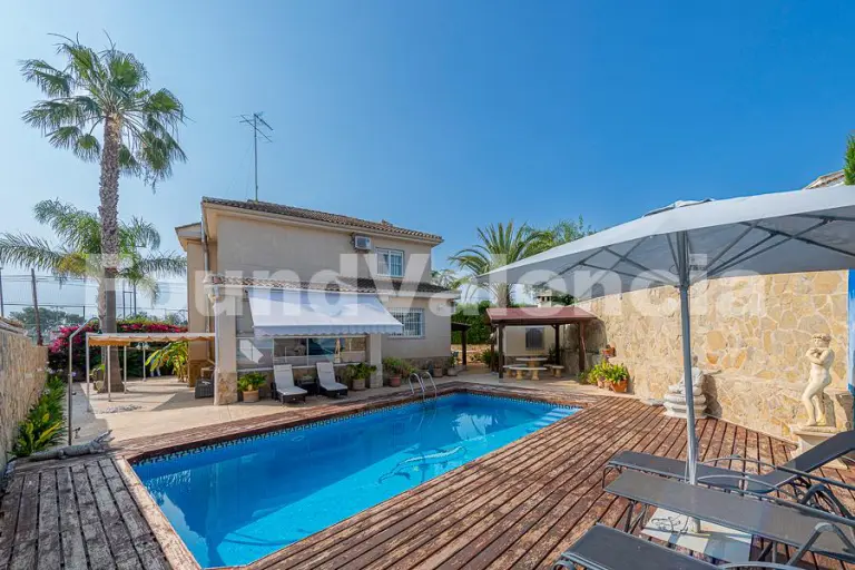 Well-Presented Family Home Just 5 Minutes from La Eliana