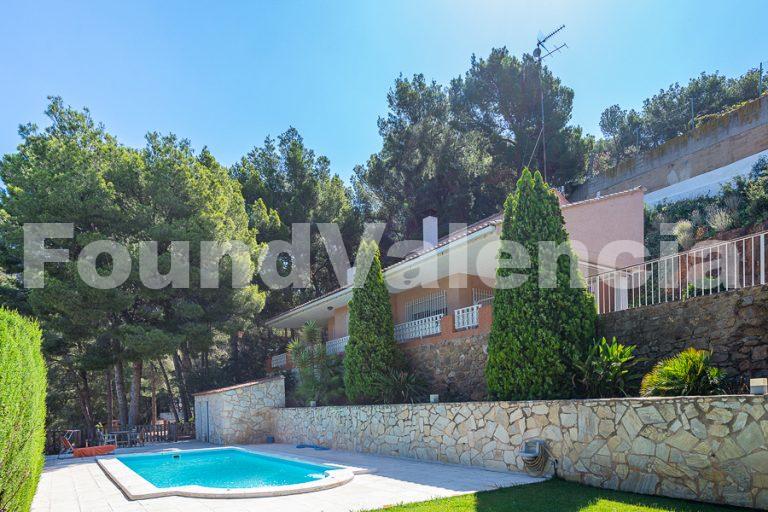 Private Residence for Sale in the Beautiful Town of Naquera, Valencia