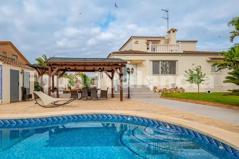 Villa in Maravisa Urbanization very close to Eliana