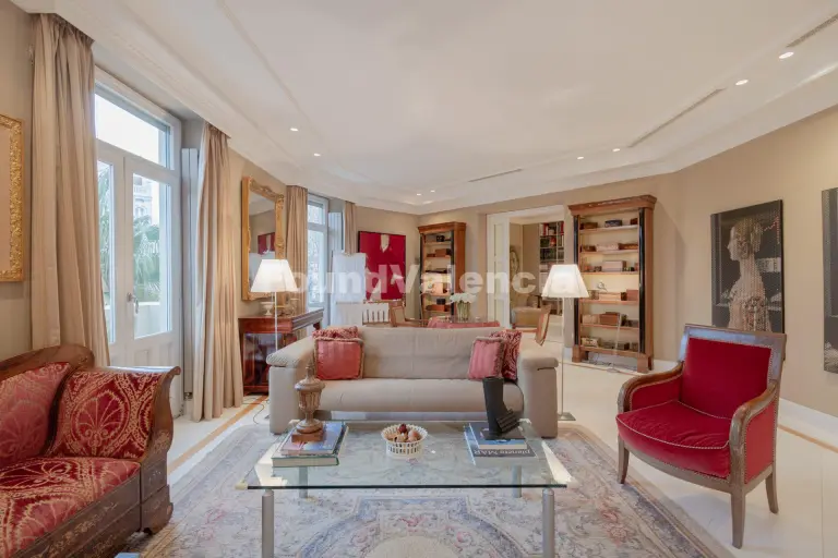 A Unique Modernist Gem in the Heart of Valencia 2 A Unique Modernist Gem in the Heart of Valencia