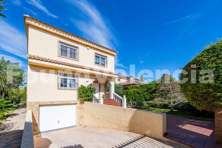 Elegant Family Home in Las Tablas, La Eliana, Valencia.