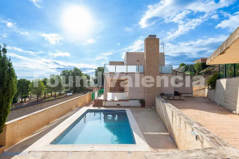 Modern country home in Balcon de Montroy Valencia