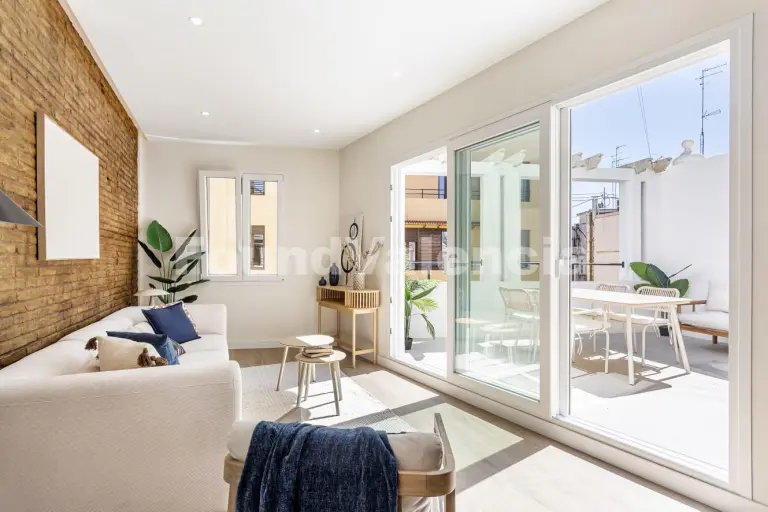 Spectacular penthouse with terrace next to Valencia’s Town Hall Square