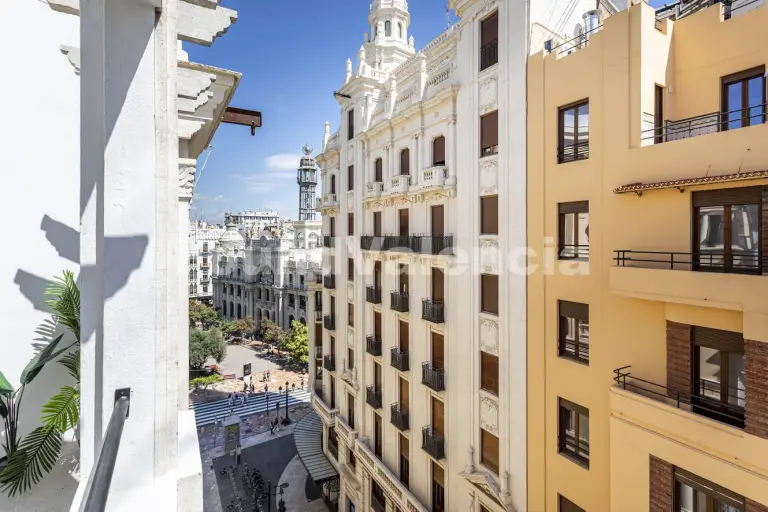 Spectacular penthouse with terrace next to Valencia’s Town Hall Square