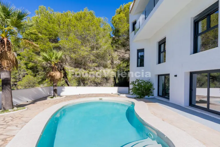 Luxury Villa in Altea la Vella with Panoramic Views and Exceptional Comfort