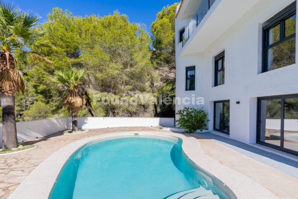 Luxury Villa in Altea la Vella with Panoramic Views and Exceptional Comfort